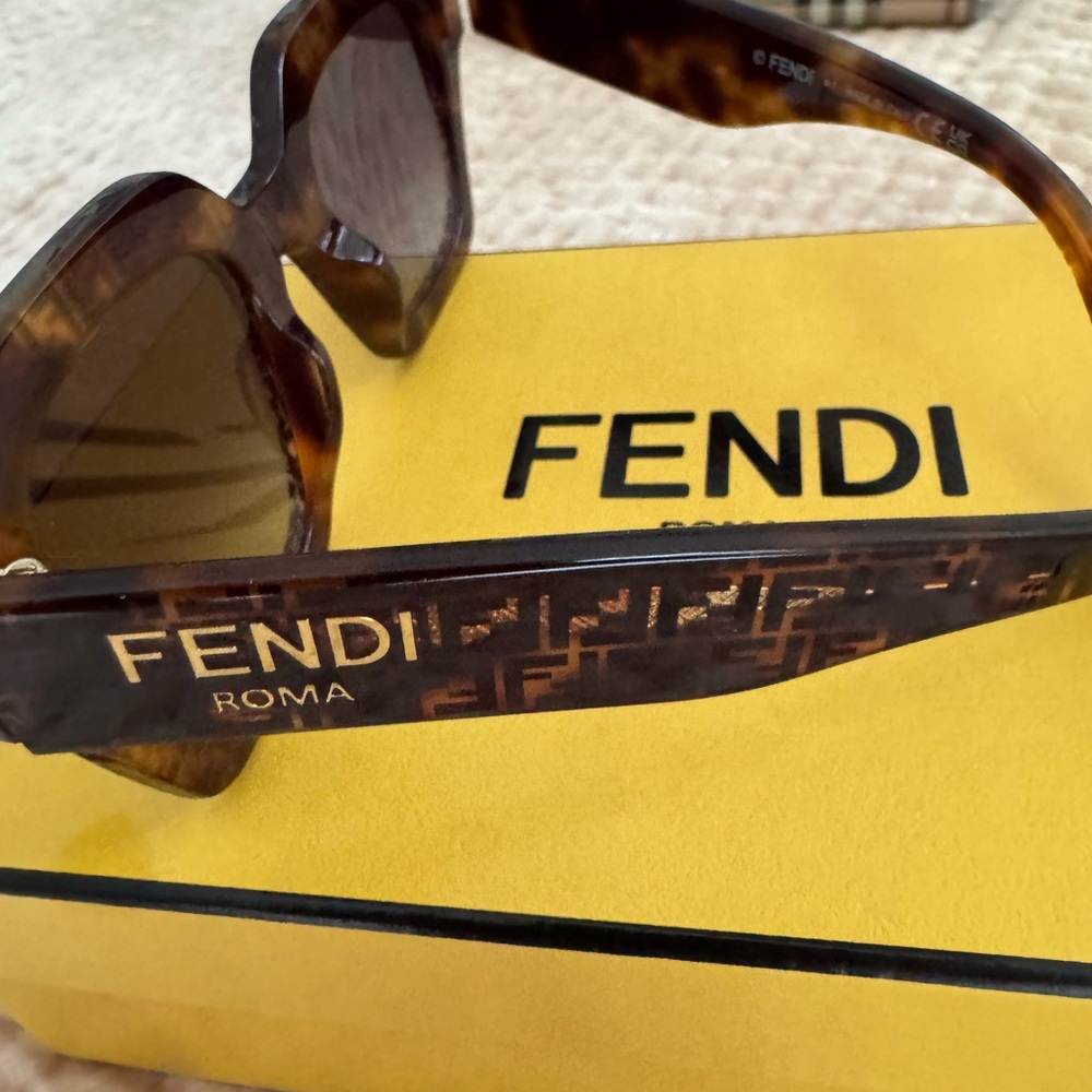 Fendi Roma Brown Tortoise Patterned Sunglasses New - image 3